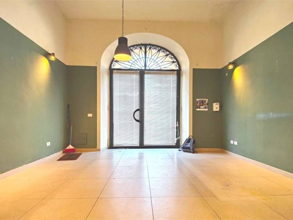 negozio in affitto a Lucca in zona zona Arancio