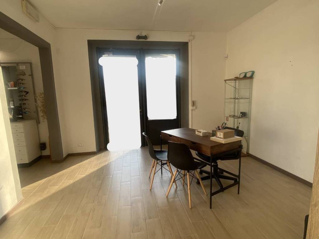 negozio in affitto a Lucca in zona Sant'Anna