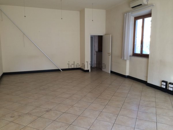 locale commerciale in affitto a Lucca in zona zona Arancio