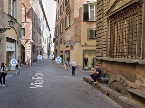 negozio in affitto a Lucca in zona Centro Città