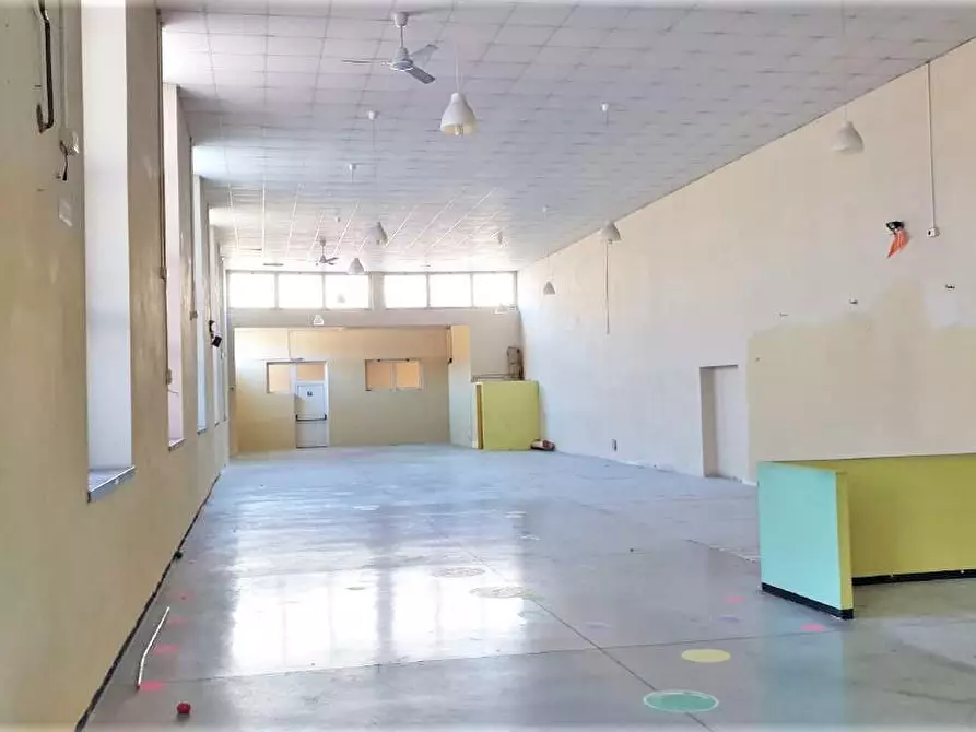 negozio in affitto a Lucca in zona Centro Città