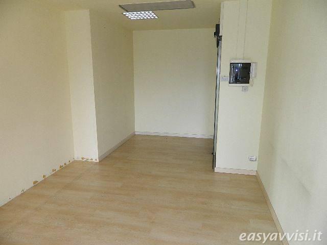 negozio in affitto a Lucca in zona Sant'Anna