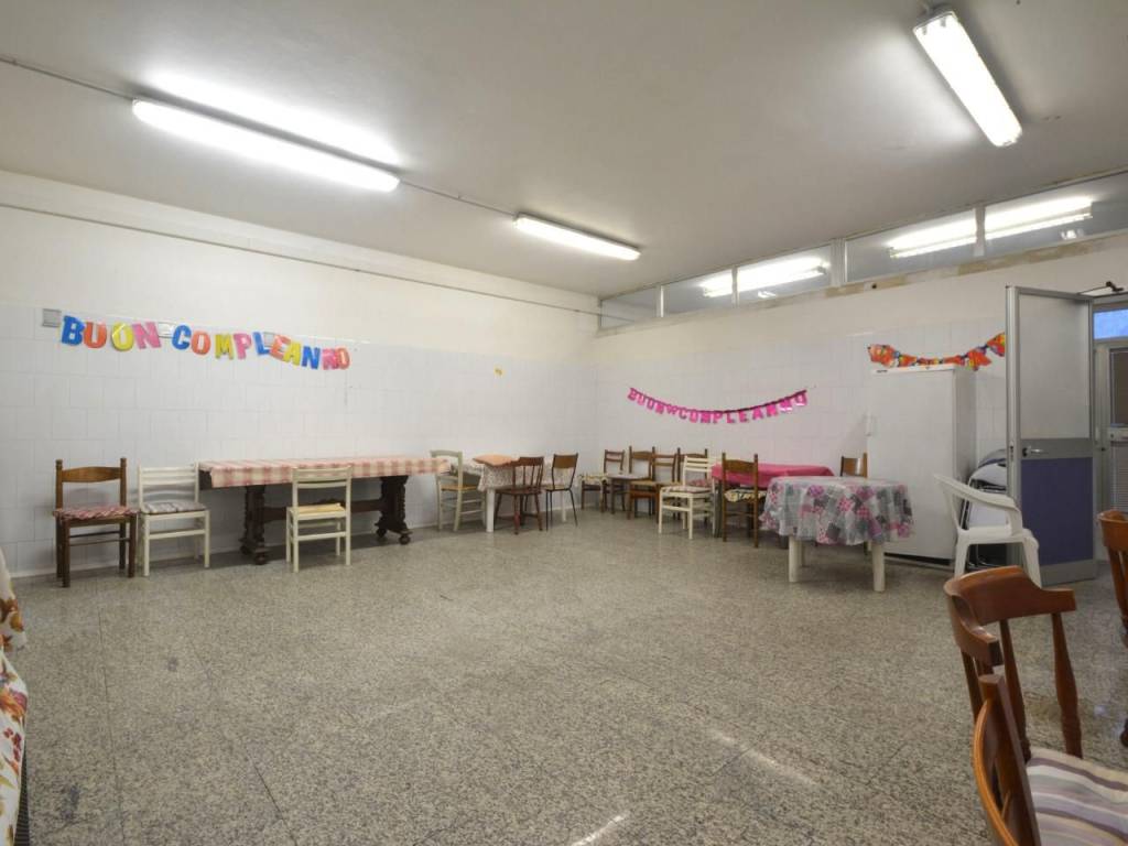 negozio in affitto a Lucca in zona San Donato