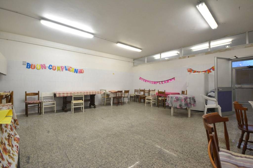 negozio in affitto a Lucca in zona San Donato