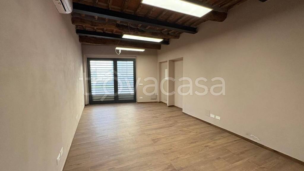 negozio in affitto a Lucca in zona zona SS. Annunziata