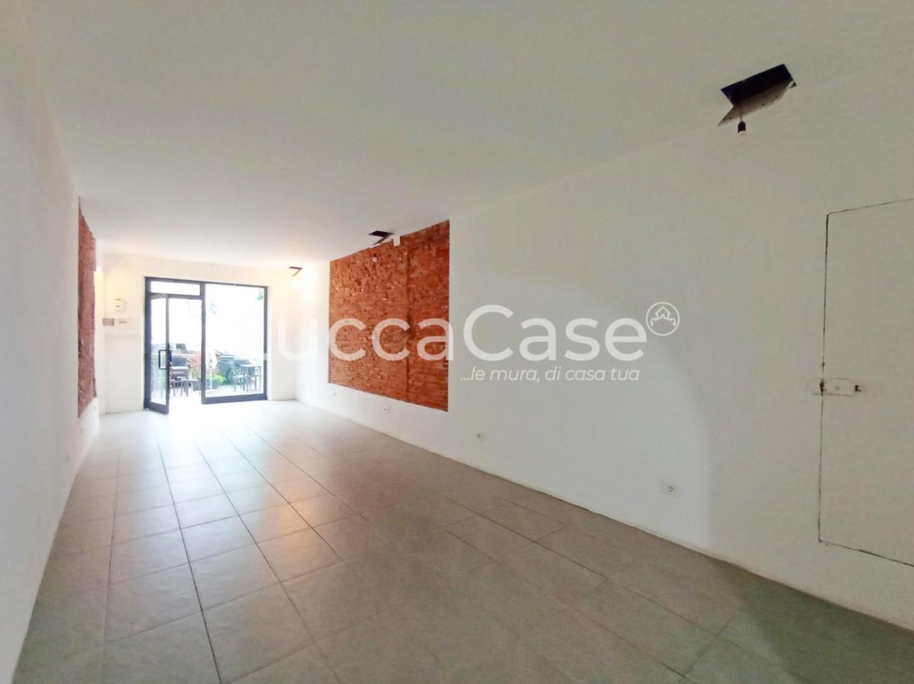 locale commerciale in affitto a Lucca in zona Centro Città