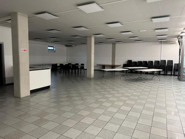 negozio in affitto a Lucca in zona Centro Città