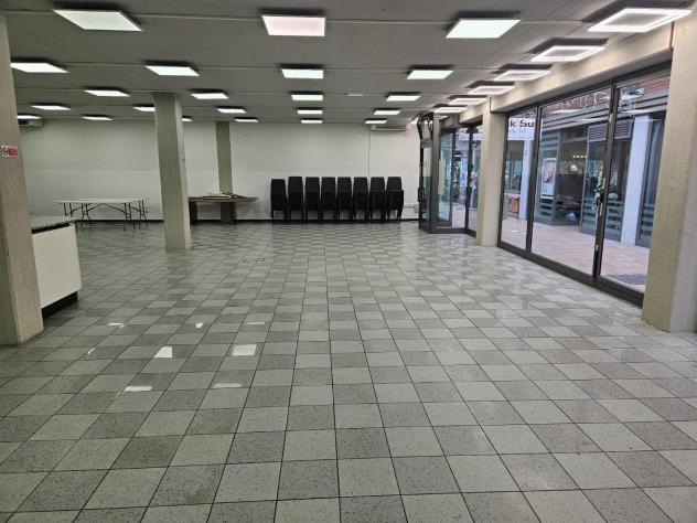 negozio in affitto a Lucca in zona Sant'Anna