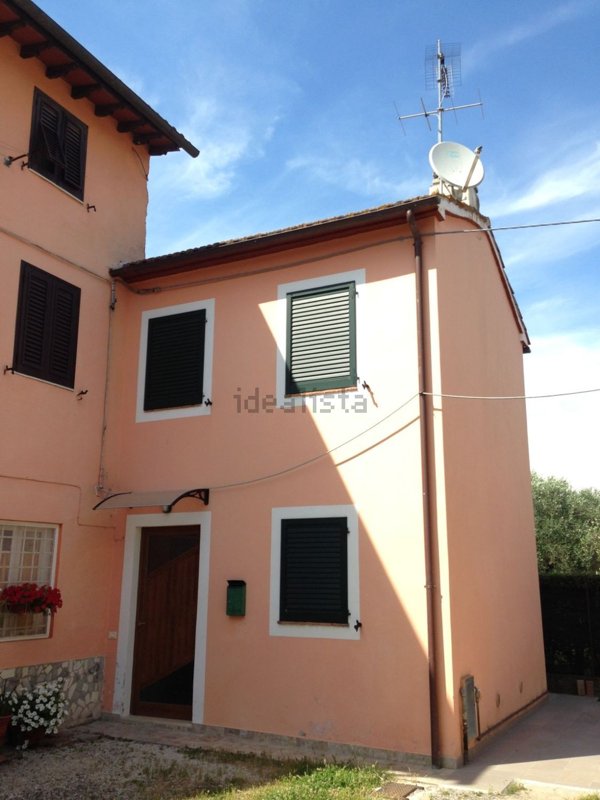 casa indipendente in affitto a Lucca in zona San Lorenzo a Vaccoli