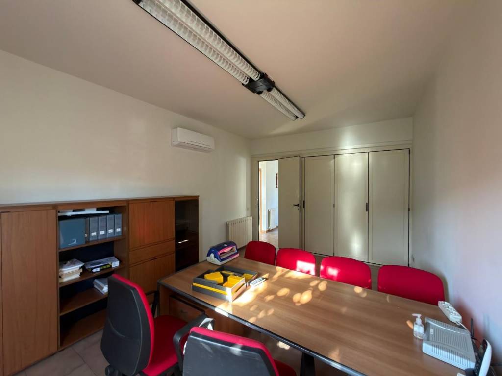 ufficio in affitto a Lucca in zona zona Arancio