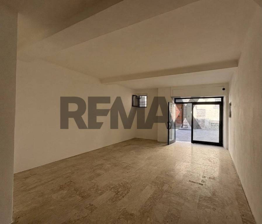 negozio in affitto a Lucca in zona Centro Città