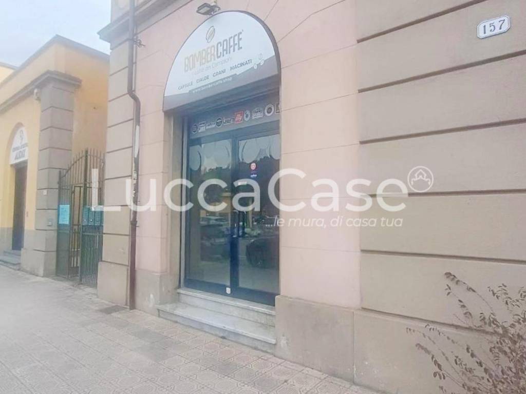negozio in affitto a Lucca in zona Centro Città