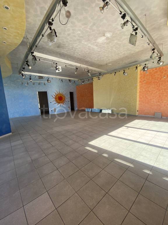negozio in affitto a Lucca in zona zona SS. Annunziata