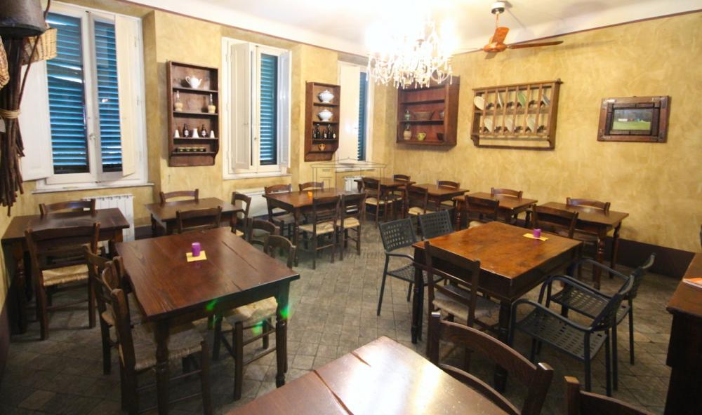 negozio in affitto a Lucca in zona Centro Città