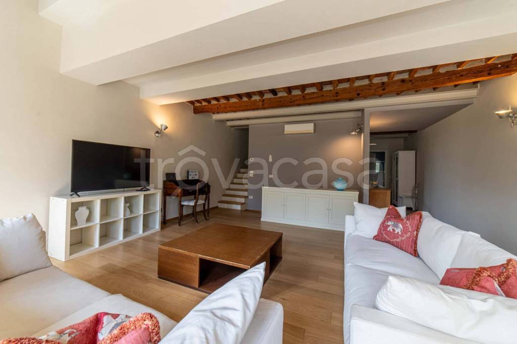 appartamento in affitto a Lucca in zona Centro Città