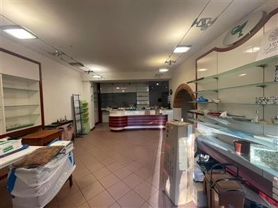 locale commerciale in affitto a Lucca in zona Centro Città