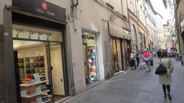 locale commerciale in affitto a Lucca in zona Centro Città