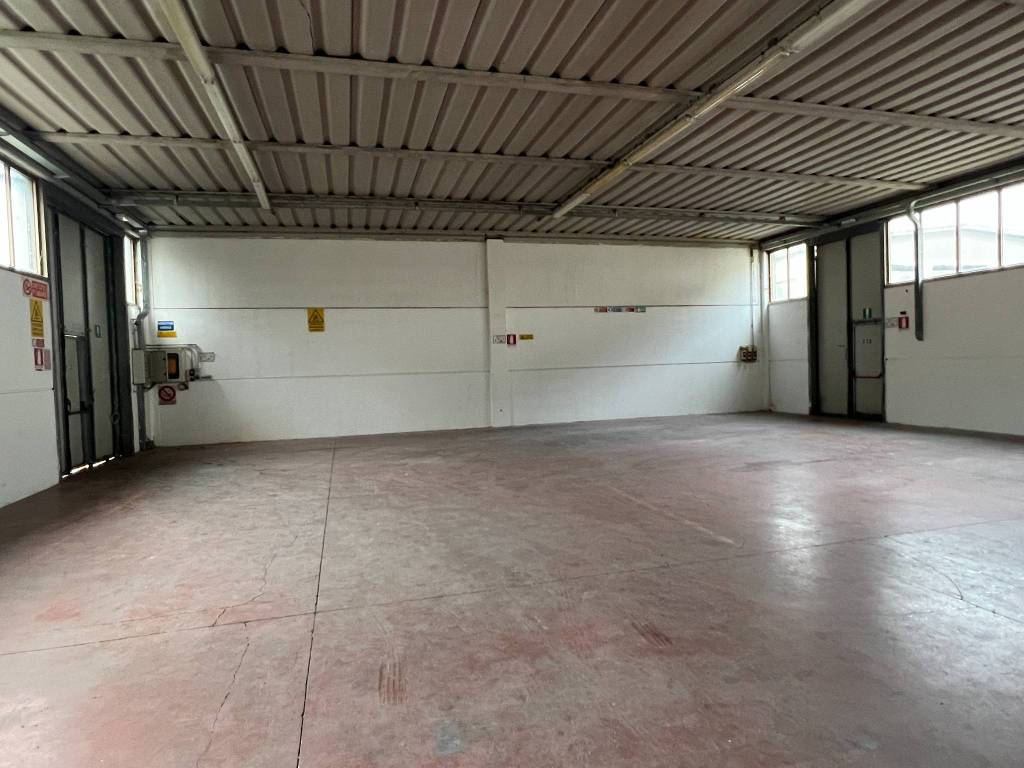 locale commerciale in affitto a Massarosa