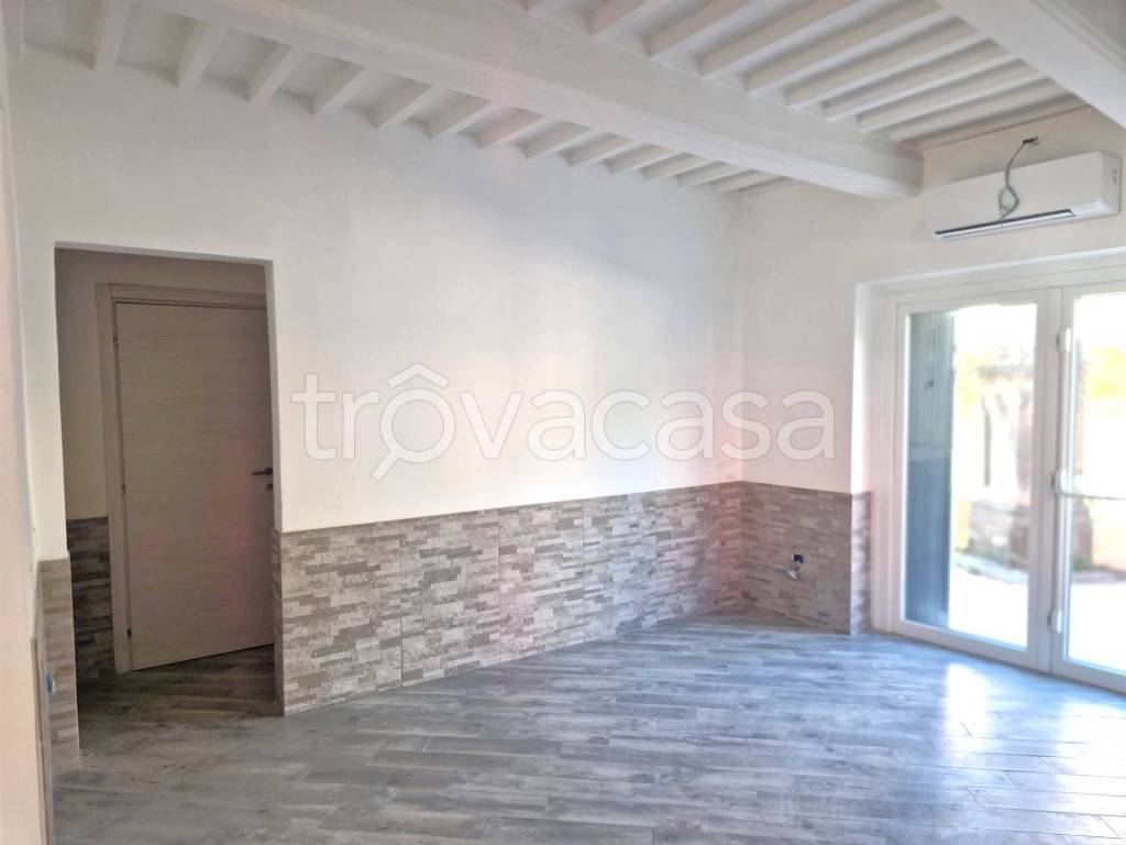 trivano in affitto a Massarosa in zona Quiesa