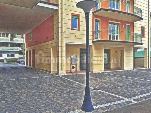 negozio in affitto a Massarosa in zona Piano di Conca