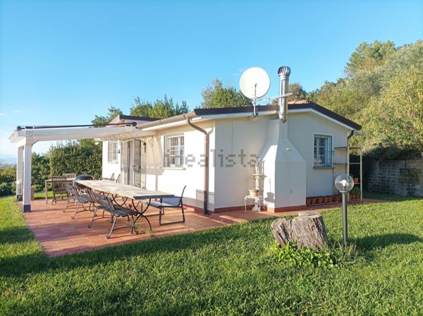 casa indipendente in affitto a Massarosa in zona Mommio