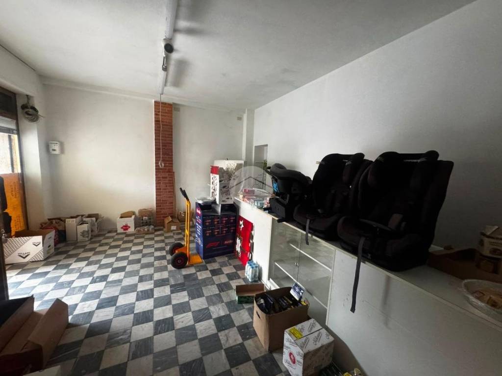 negozio in affitto a Massarosa in zona Piano del Quercione