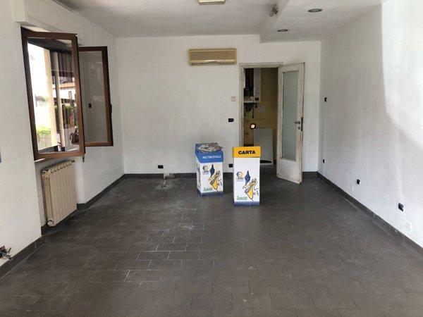 locale commerciale in affitto a Massarosa in zona Piano di Mommio