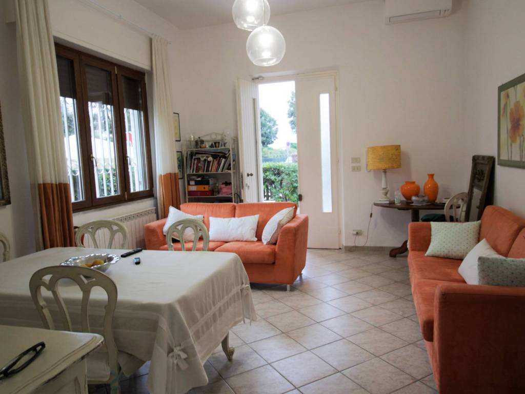 appartamento in affitto a Pietrasanta in zona Tonfano