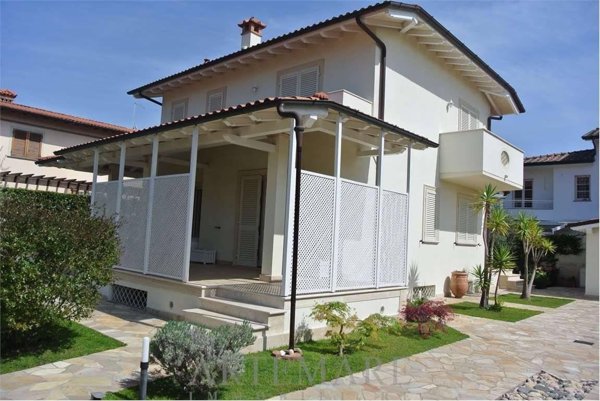 casa indipendente in affitto a Pietrasanta in zona Marina di Pietrasanta