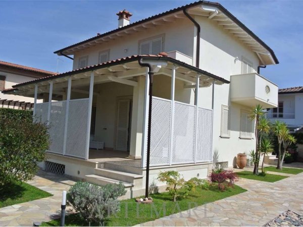 casa indipendente in affitto a Pietrasanta in zona Marina di Pietrasanta