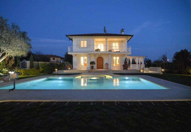 casa indipendente in affitto a Pietrasanta in zona Crociale
