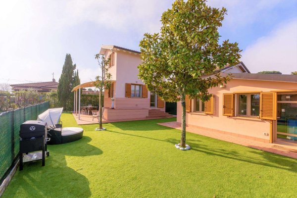 casa indipendente in affitto a Pietrasanta in zona Vignone