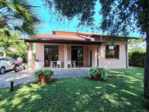 casa indipendente in affitto a Pietrasanta in zona Marina di Pietrasanta