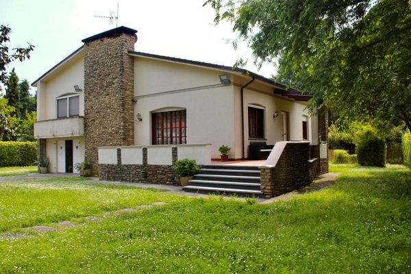 casa indipendente in affitto a Pietrasanta in zona Vignone