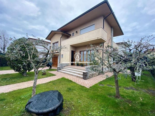 casa indipendente in affitto a Pietrasanta in zona Marina di Pietrasanta