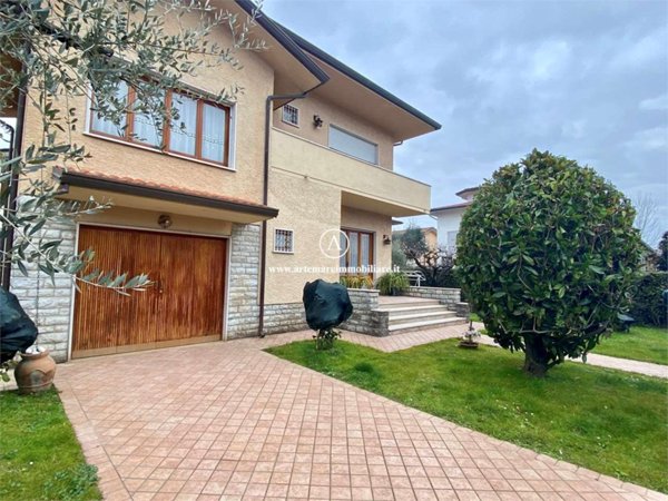 casa indipendente in affitto a Pietrasanta in zona Marina di Pietrasanta