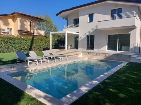 casa indipendente in affitto a Pietrasanta in zona Fiumetto
