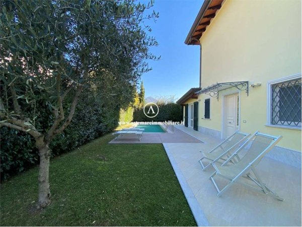 casa indipendente in affitto a Pietrasanta in zona Vignone