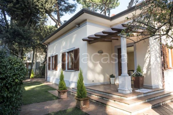 casa indipendente in affitto a Pietrasanta in zona Vignone