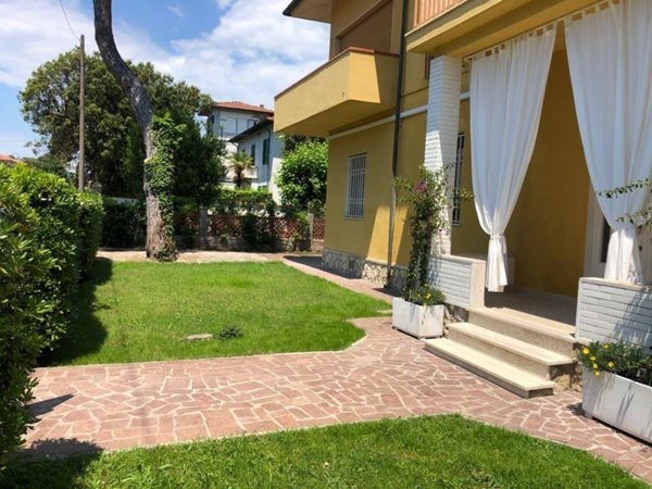 casa indipendente in affitto a Pietrasanta in zona Marina di Pietrasanta