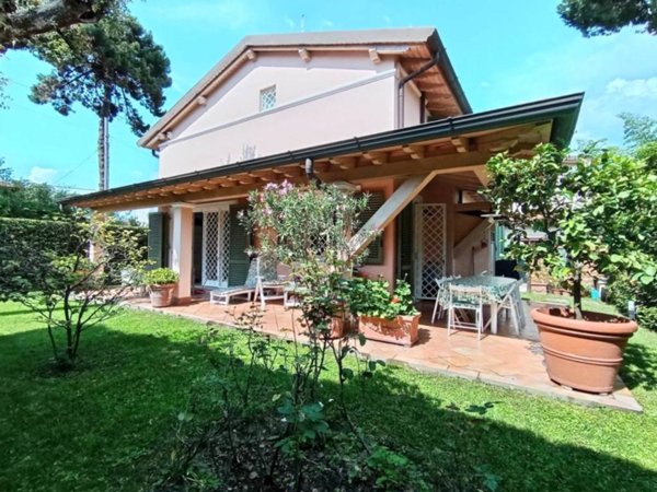 casa indipendente in affitto a Pietrasanta in zona Marina di Pietrasanta