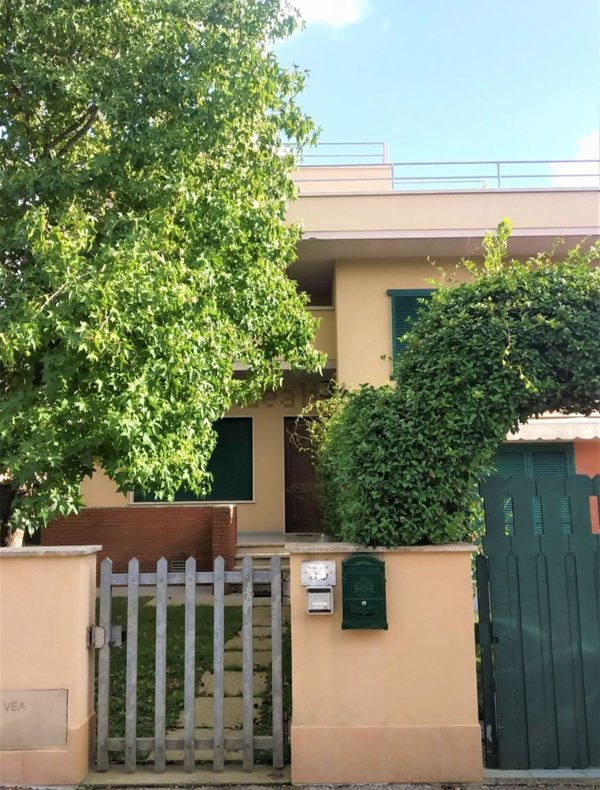casa indipendente in affitto a Pietrasanta in zona Fiumetto