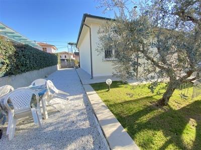 casa indipendente in affitto a Pietrasanta in zona Marina di Pietrasanta