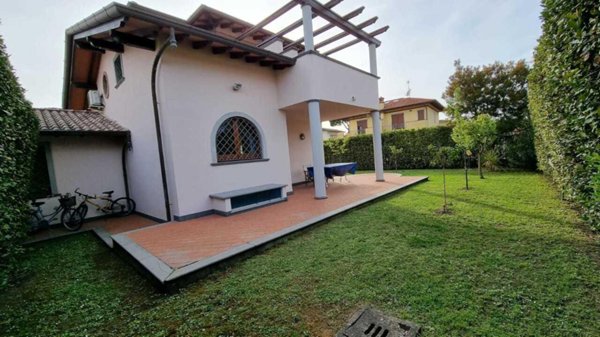 casa indipendente in affitto a Pietrasanta in zona Fiumetto