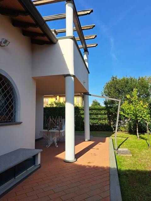 casa indipendente in affitto a Pietrasanta in zona Tonfano