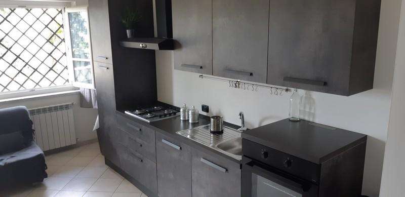 intera palazzina in affitto a Pietrasanta in zona Osterietta
