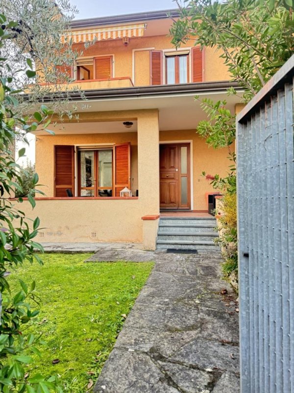 casa indipendente in affitto a Pietrasanta