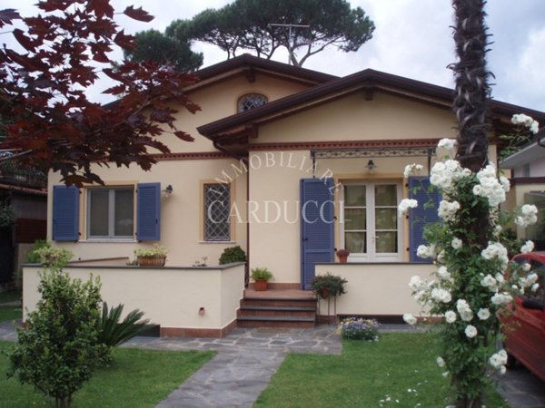 casa indipendente in affitto a Pietrasanta in zona Marina di Pietrasanta