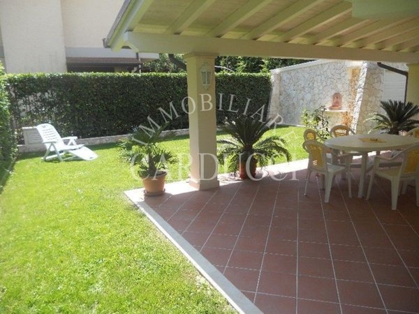 casa indipendente in affitto a Pietrasanta in zona Marina di Pietrasanta