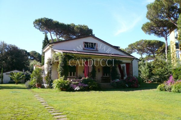 casa indipendente in affitto a Pietrasanta in zona Marina di Pietrasanta